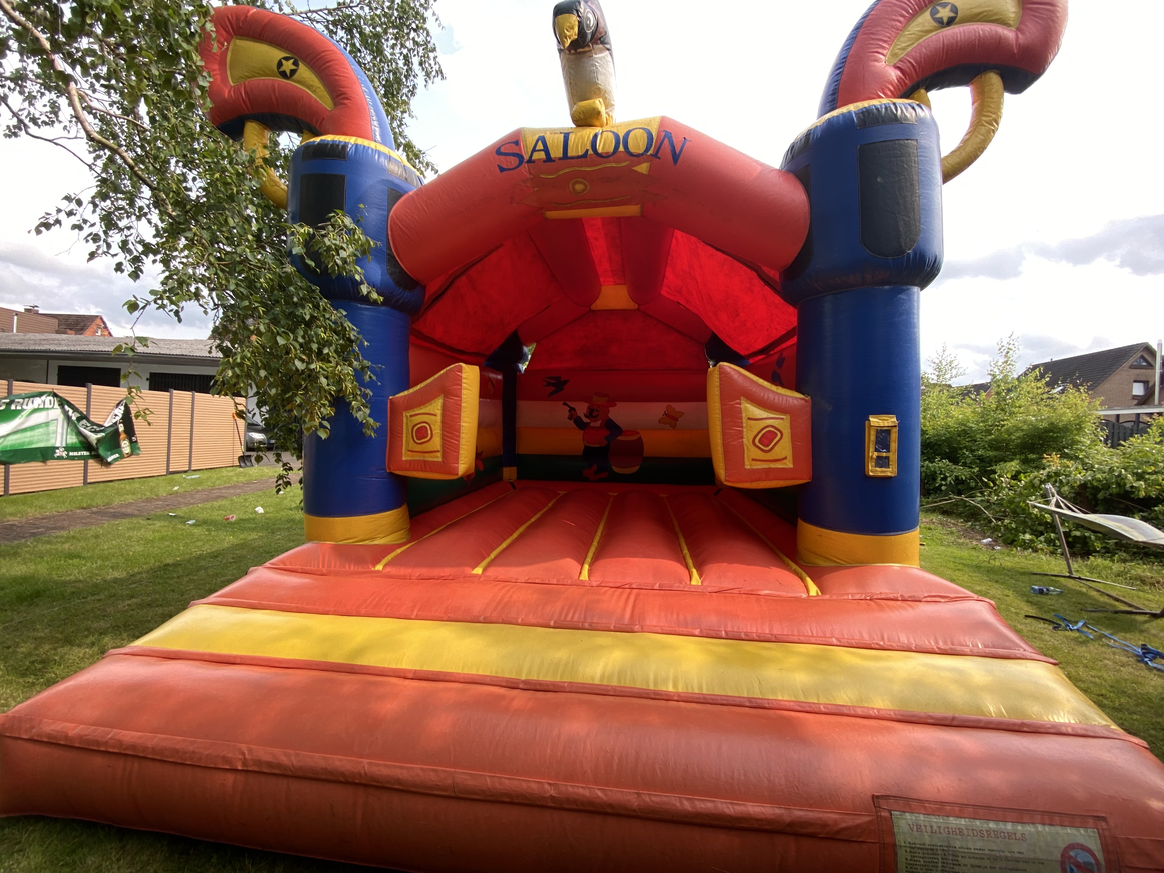 Hüpfburg Saloon Bild 1